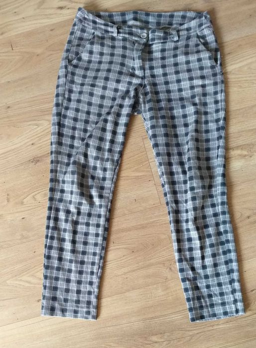 Spodnie w kratkę M