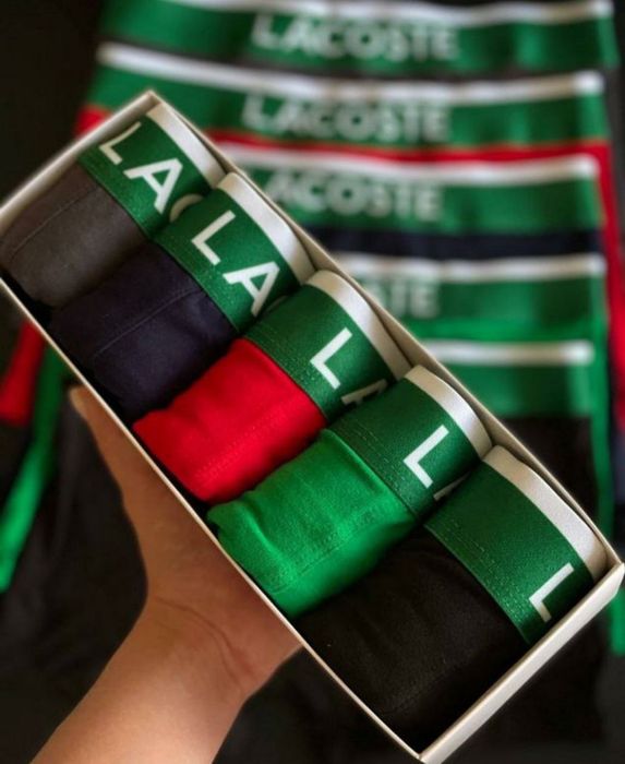 Zestaw 5 męskich bokserek w pudełku prezentowym.