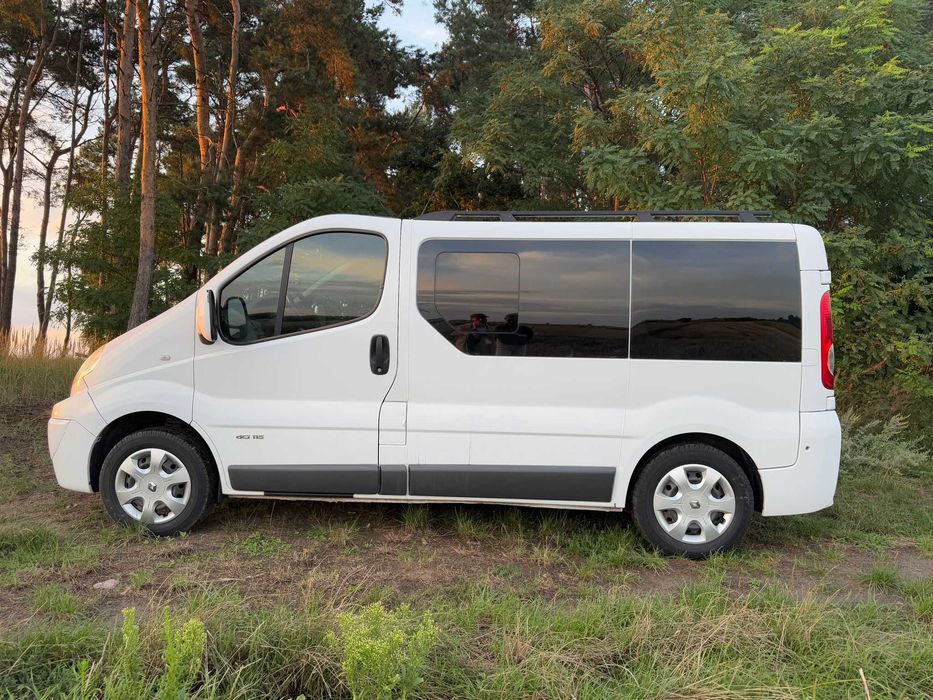 Renault Trafic 2.0 dCi 2011 9 osobowy