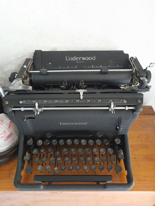 Máquina antiga de escrever underwood