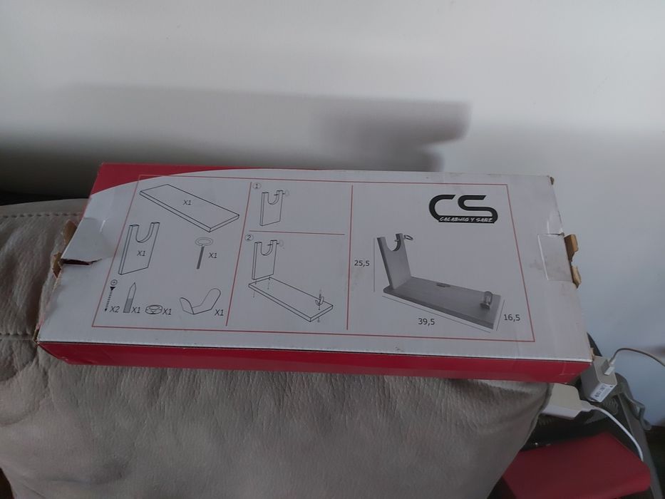 1 suporte de tábua  de colocar presunto com caixa