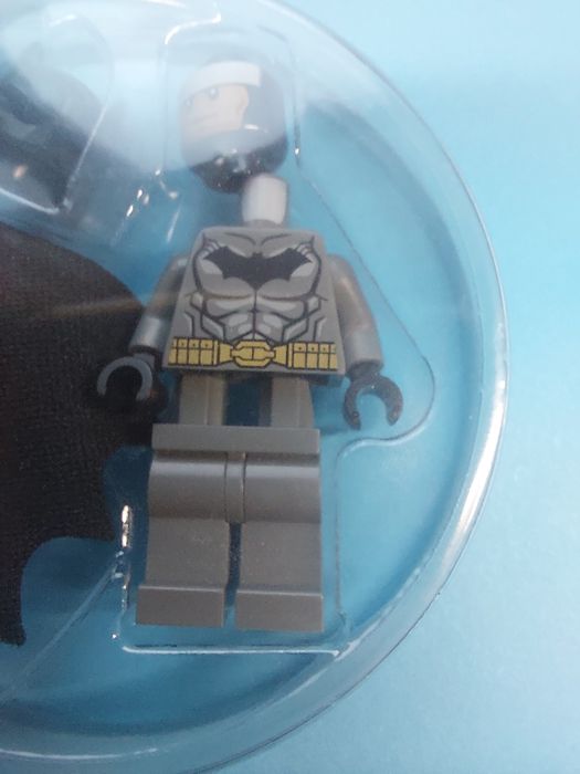 Lego DC Comics Super Heroes książka "Wejście mrocznego rycerza" z minifigurką Batman sh151
