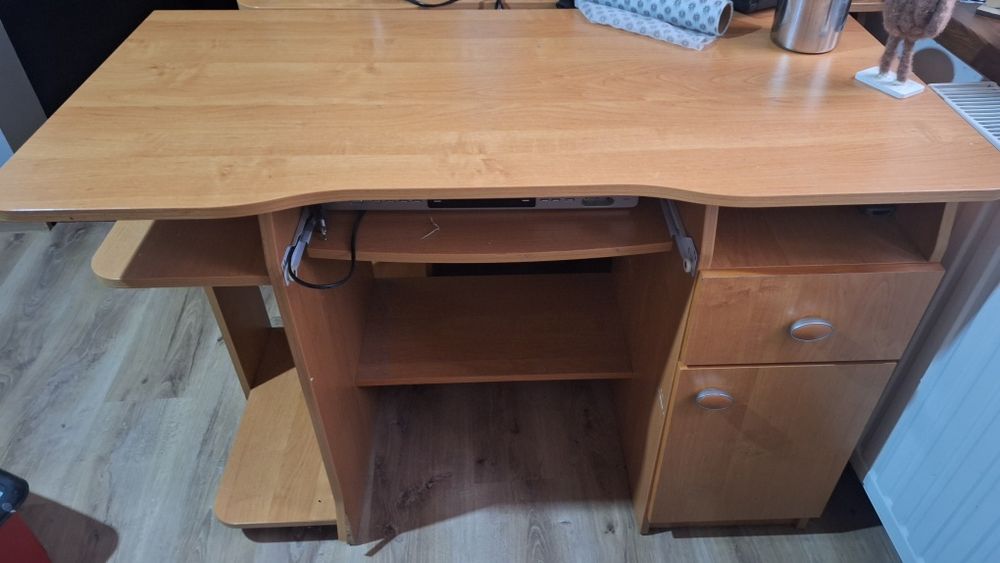 Brązowe biurka używane oddam za darmo