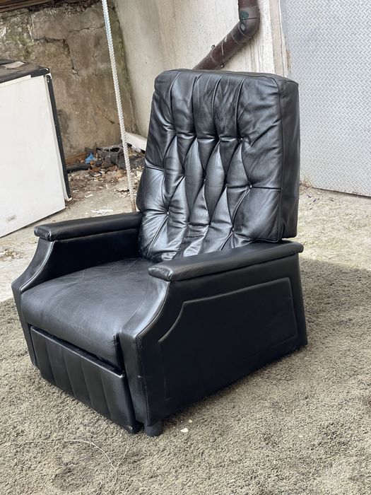 Шкіряне крісло реклайнер