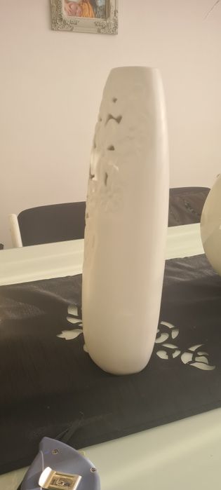 Wazon dekoracyjny biały