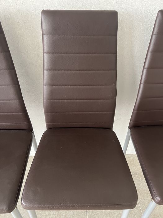 4 cadeiras em pele sintética