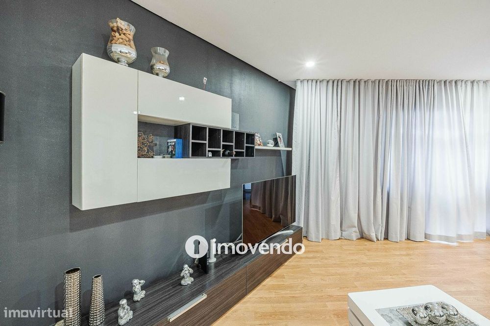 Apartamento T3+1, com áreas generosas, no Laranjeiro