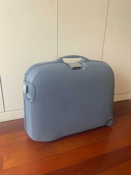 Mala Samsonite usada 38L c/ chave, código, 4 rodas.