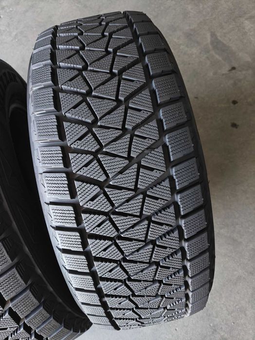 R18 255 60 шини зимові Bridgestone Blizzak DM-V2 як нові арктичні липучки