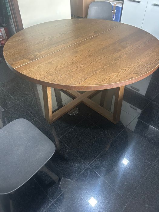 2 frigoríficos mesa e 4cadeiras e mesas de centro
