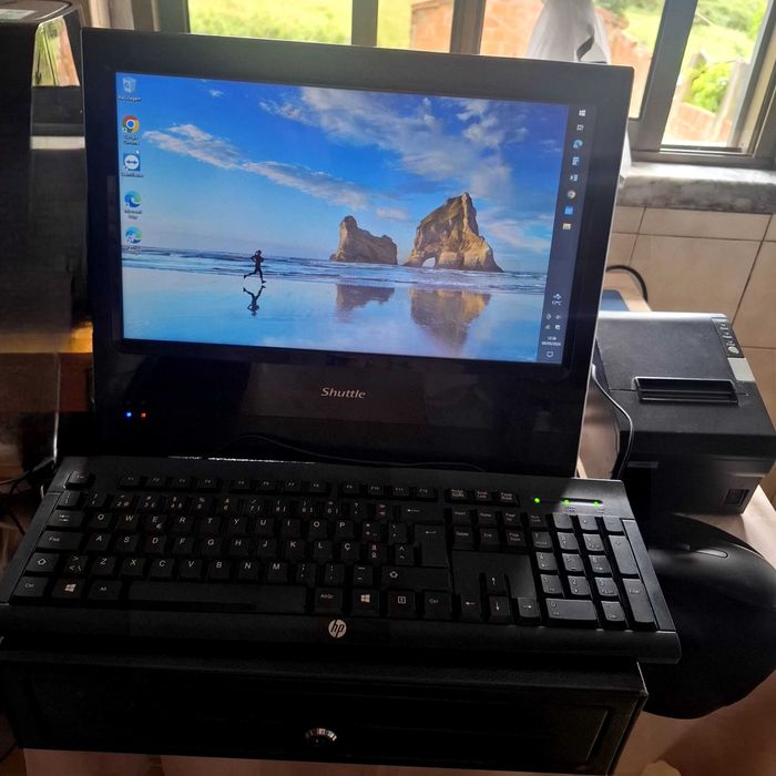 POS usada com teclado rato e impressora