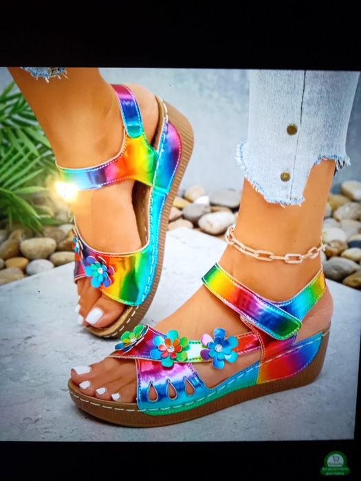 Яркие оригинальные лёгкие босоножки