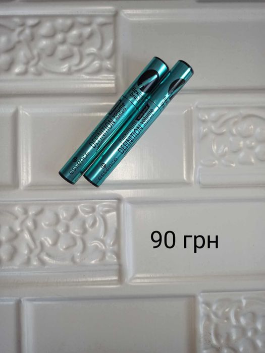 Косметика туш, помади, підводка для очей)