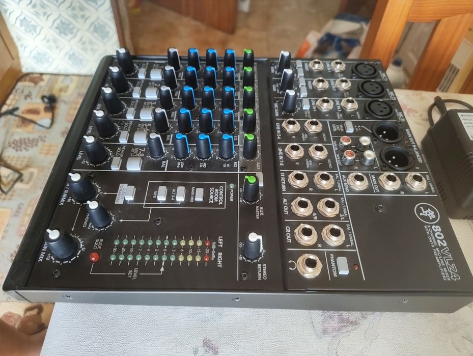 Mixer 8 canais Mackie 802 VLZ4