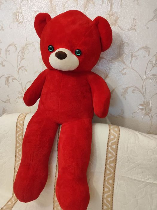 Большой плюшевый Мишка