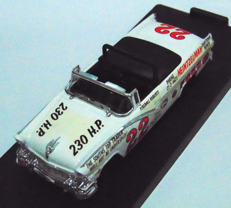 Miniatura em metal Ford Thunderbird.