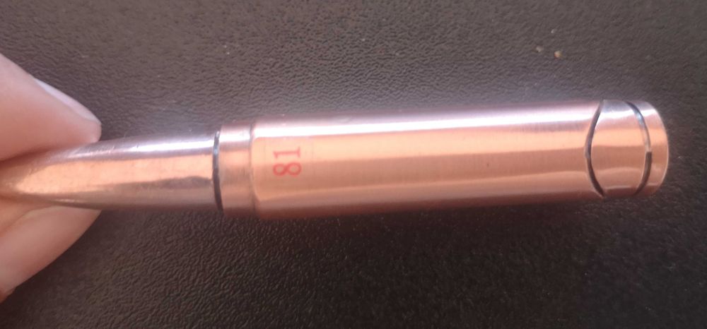 Isqueiro a gás com formato de munição