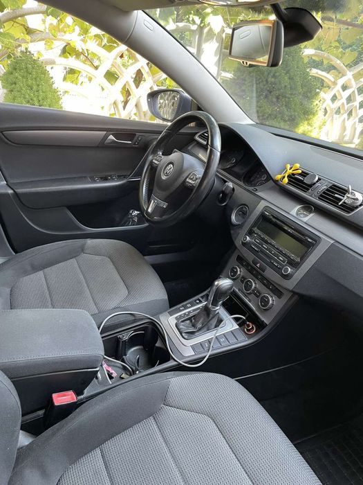 Фольцваген пассат 2.0 дизель автомат.2013 року випуску