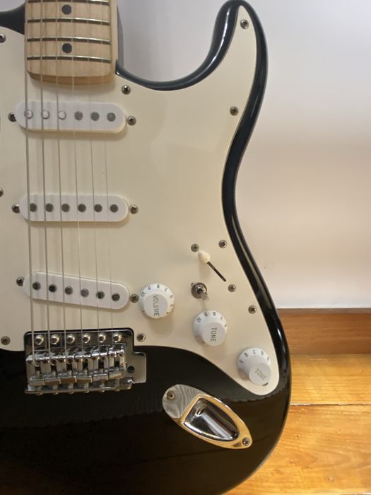 Squier Stratocaster Black (Mod Gilmour-ler descrição) - Setup Incluído