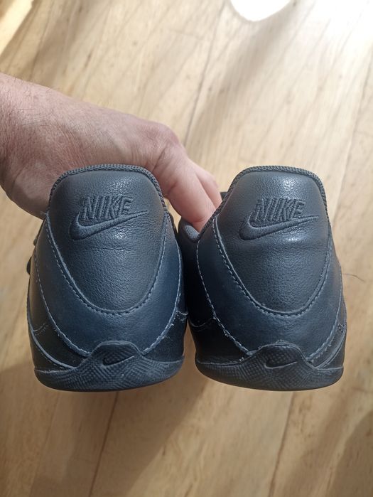 Tênis Nike em pele preta