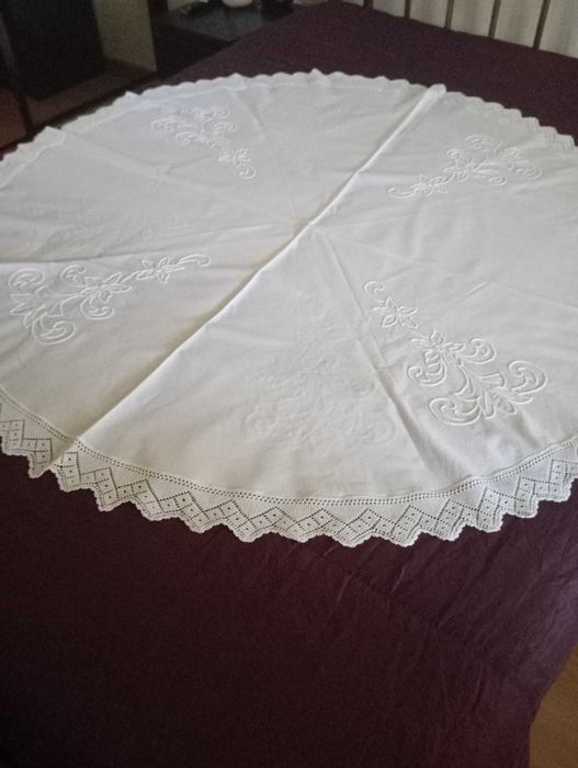 Toalha de renda de bilros bordada