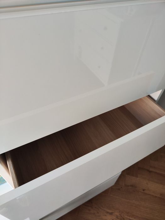 Komoda IKEA BESTÅ Besta – 5 szuflad biała ze szkłem/szybą