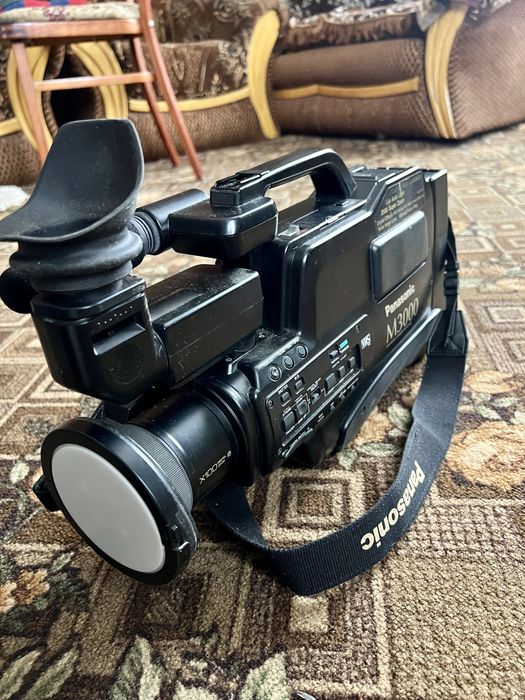 Продам відеокамеру Panasonic M3000