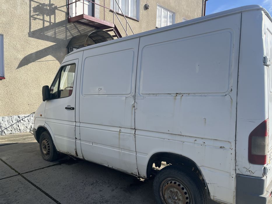 Mercedes-Benz Sprinter 210