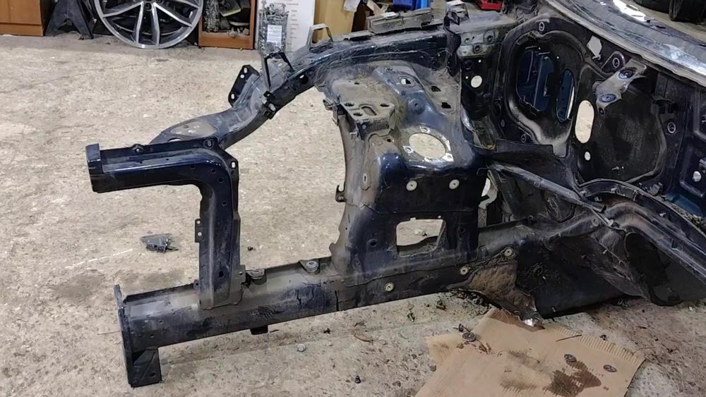 Передня права чверть для Volkswagen Touareg 2010-2014