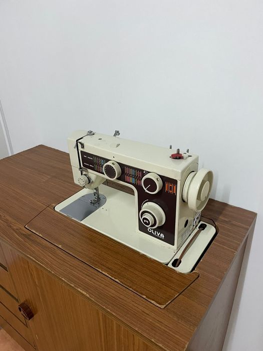 Máquina costura Oliva