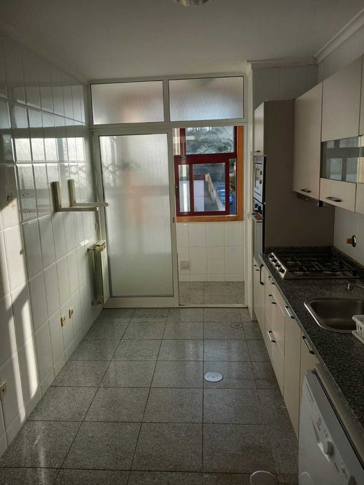 Arrendamento de apartamento T2+1 em Valadares