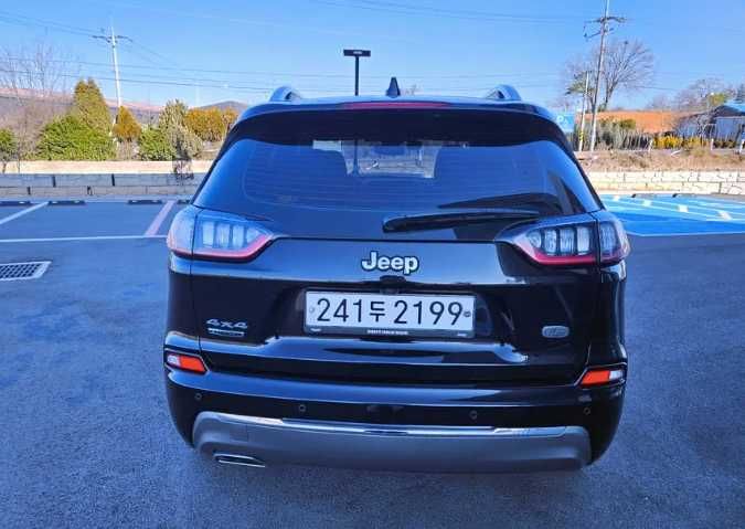 Надійний Дизельний Jeep Cherokee 4x4 Overland