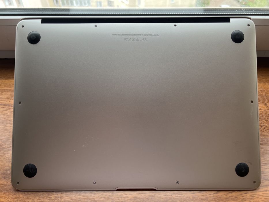 MacBook Air 13 8/128Gb, батарея 8.5 годин