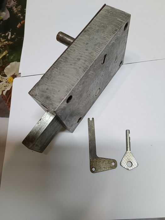 Замок гаражный накладной