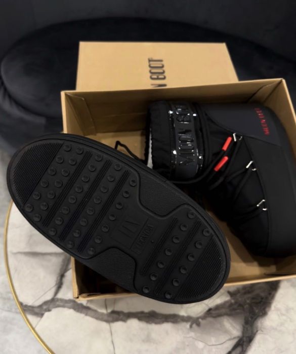 Кроссовки Moon Boot