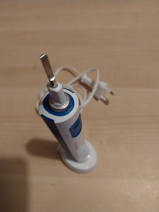 Máquina Escova de Dentes Elétrica Oral-B Pro 600 Sensi UltraThin