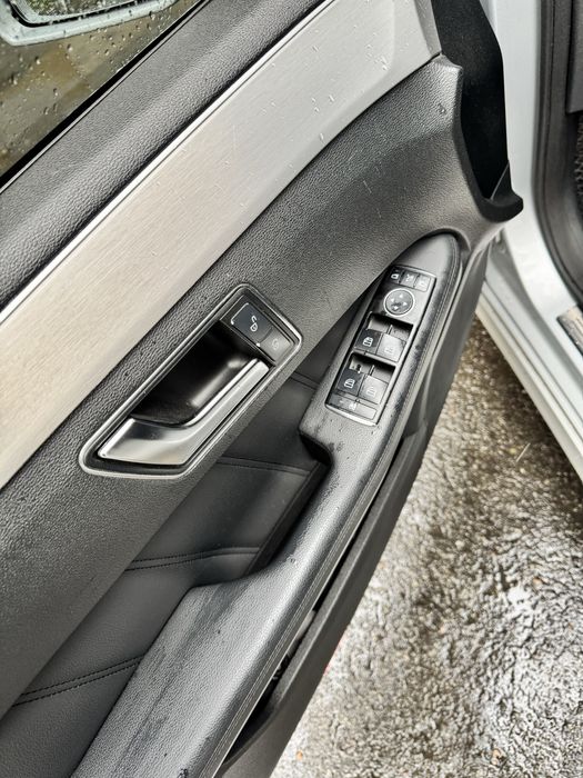 Продам Mercedes - Benz E200 W212