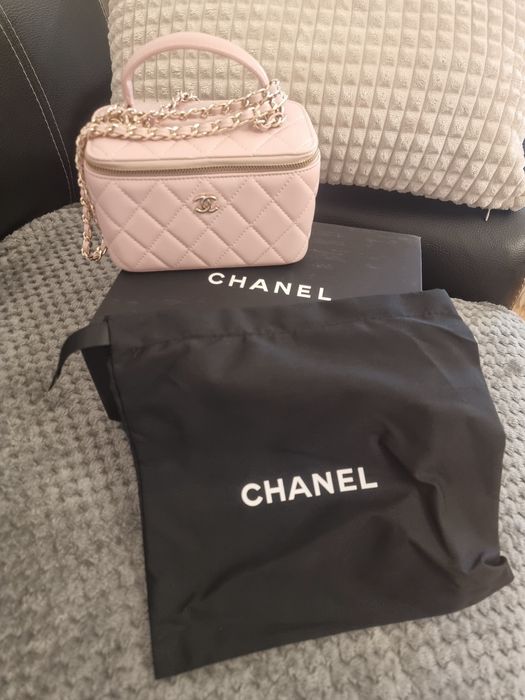 Kuferek od Chanel.