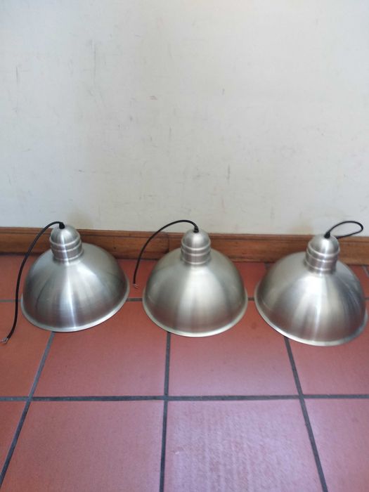 Três Candeeiros em muito bom estado