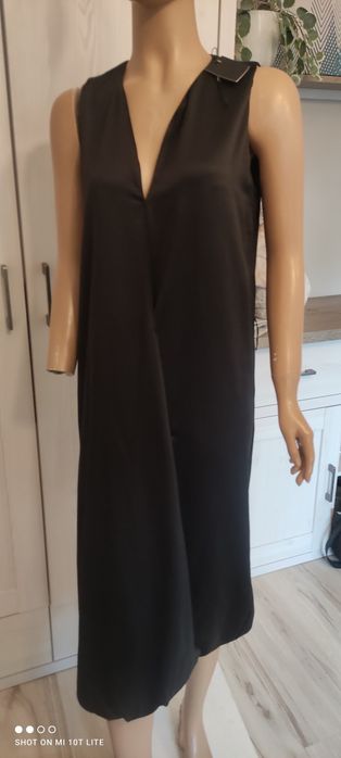 Sukienka elegancka czarna kopertowa od góry do dołu