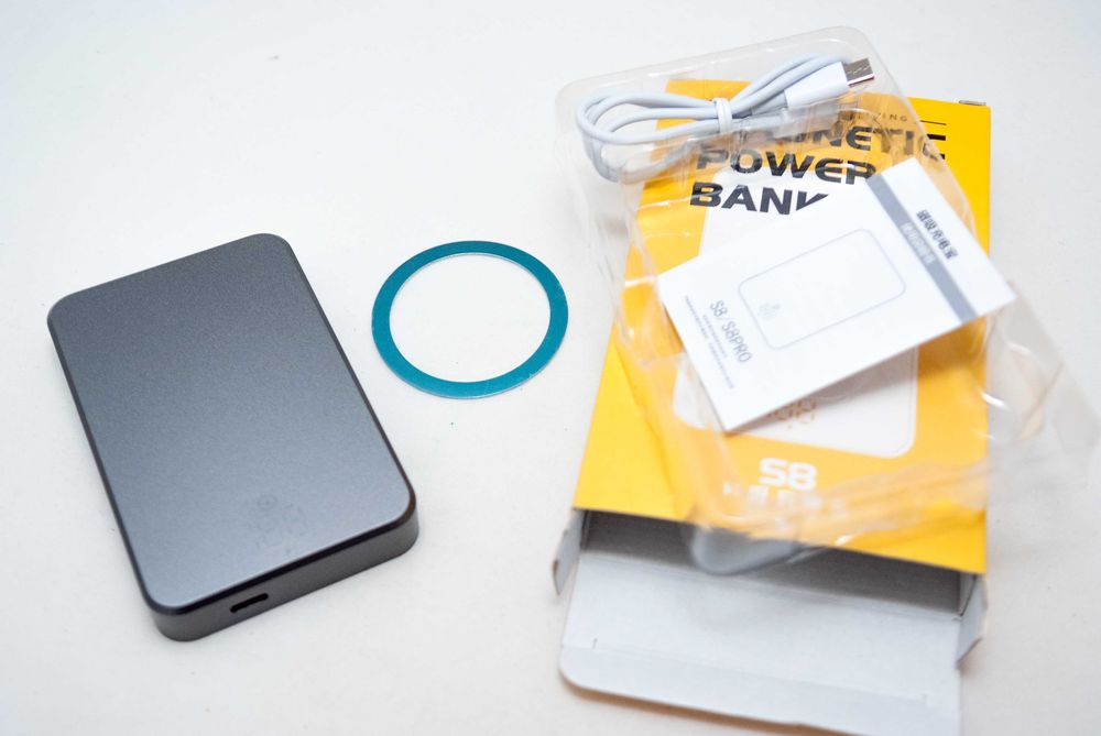 беспроводной повербанк на 10 000 мАч + проводной на 60 000 мАч