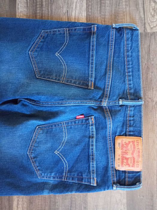 świetne spodnie Levi"s 502 31/32 w super stanie