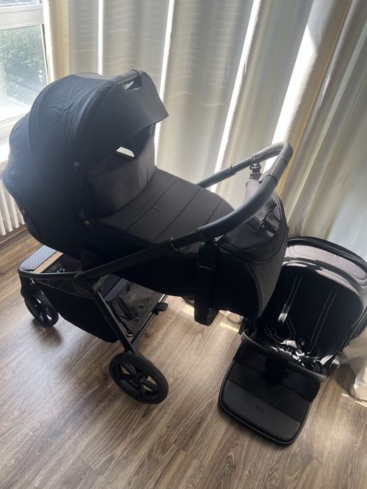 Продам дитячий візочок Carrello Epica