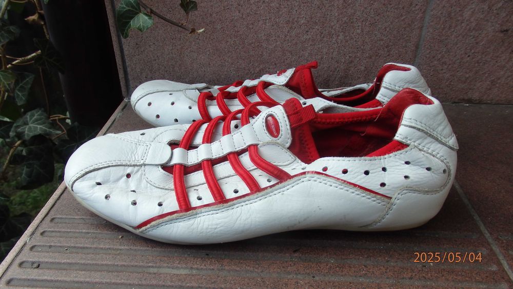 Buty sportowe damskie marki Marc Bohan rozmiar 39.