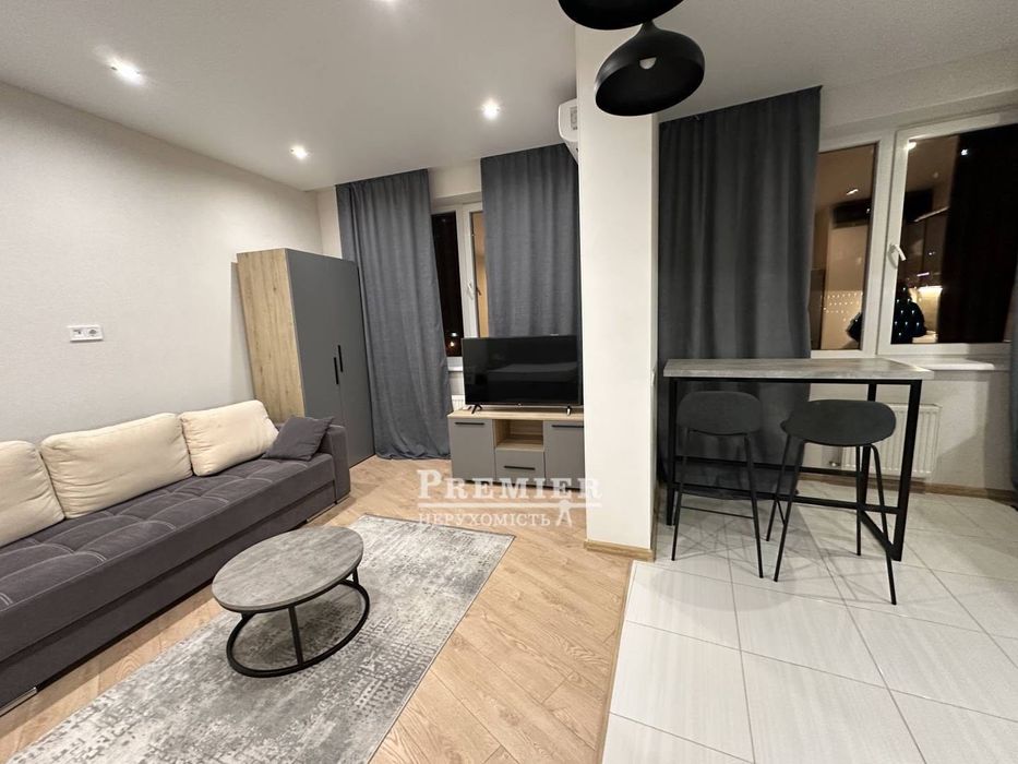 Сдам на коротки/долгий Студия 2 ой этаж генуэзской 3 а, 26 жемчужина