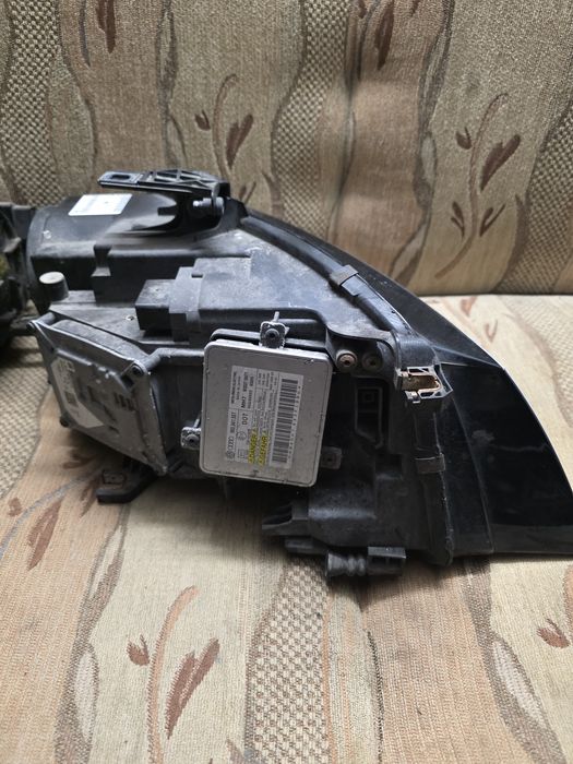 Audi a4b8  lampy przód prawa lewa komplet oryginalny 8K0941003C europa