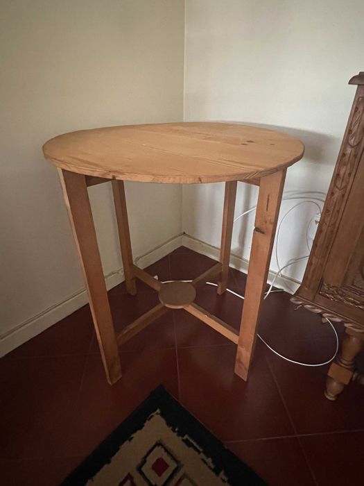 Mesa de Apoio em Madeira Rústica – Simples e Elegante