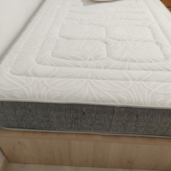 (Como novo) Cama inteira c/2 gavetas de arrumação + Colchão