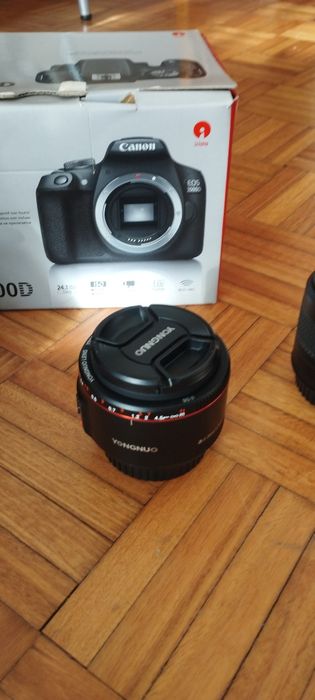 Canon EOS 2000D. Com saco