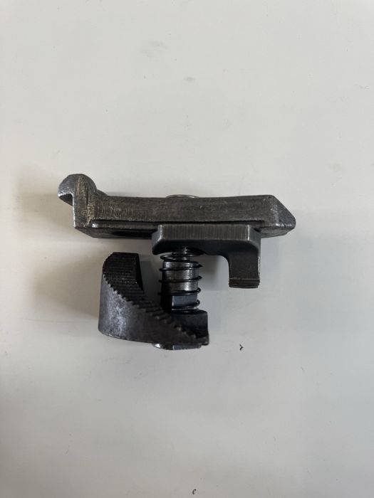 Docisk mechaniczny regulowany